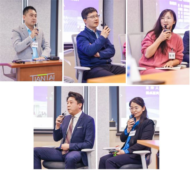 圆桌拼图.JPG 圆桌拼图.JPG